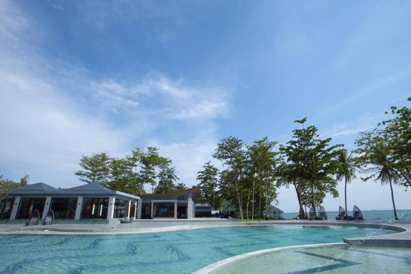 Royal Yao Yai Island אתר נופש